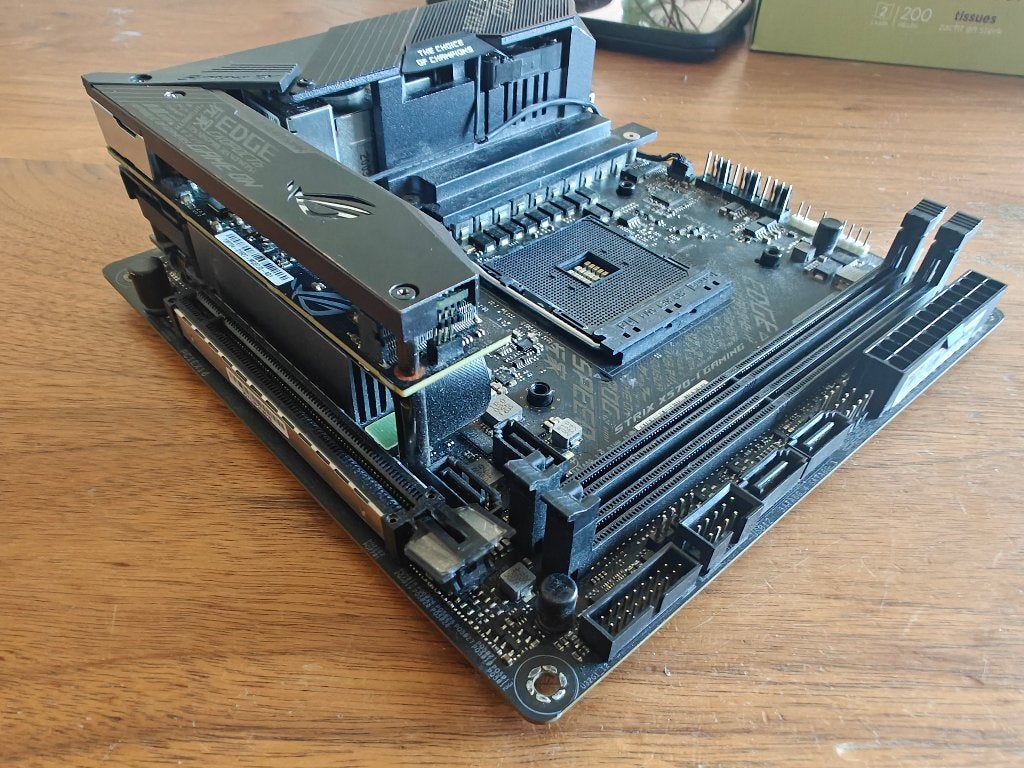 Rog strix x570-i gaming mini Itx AM4 moederbord (lees tekst), Gebruikt, DDR4, Ophalen of Verzenden, Mini-ITX
