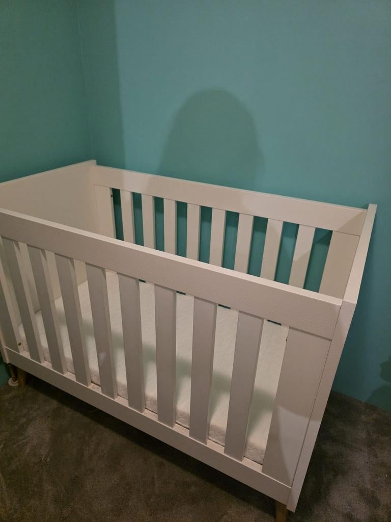 TWF Beach Island Ledikant + commode, Kinderen en Baby's, Babywiegjes en Ledikanten, Ophalen, Zo goed als nieuw, Ledikant