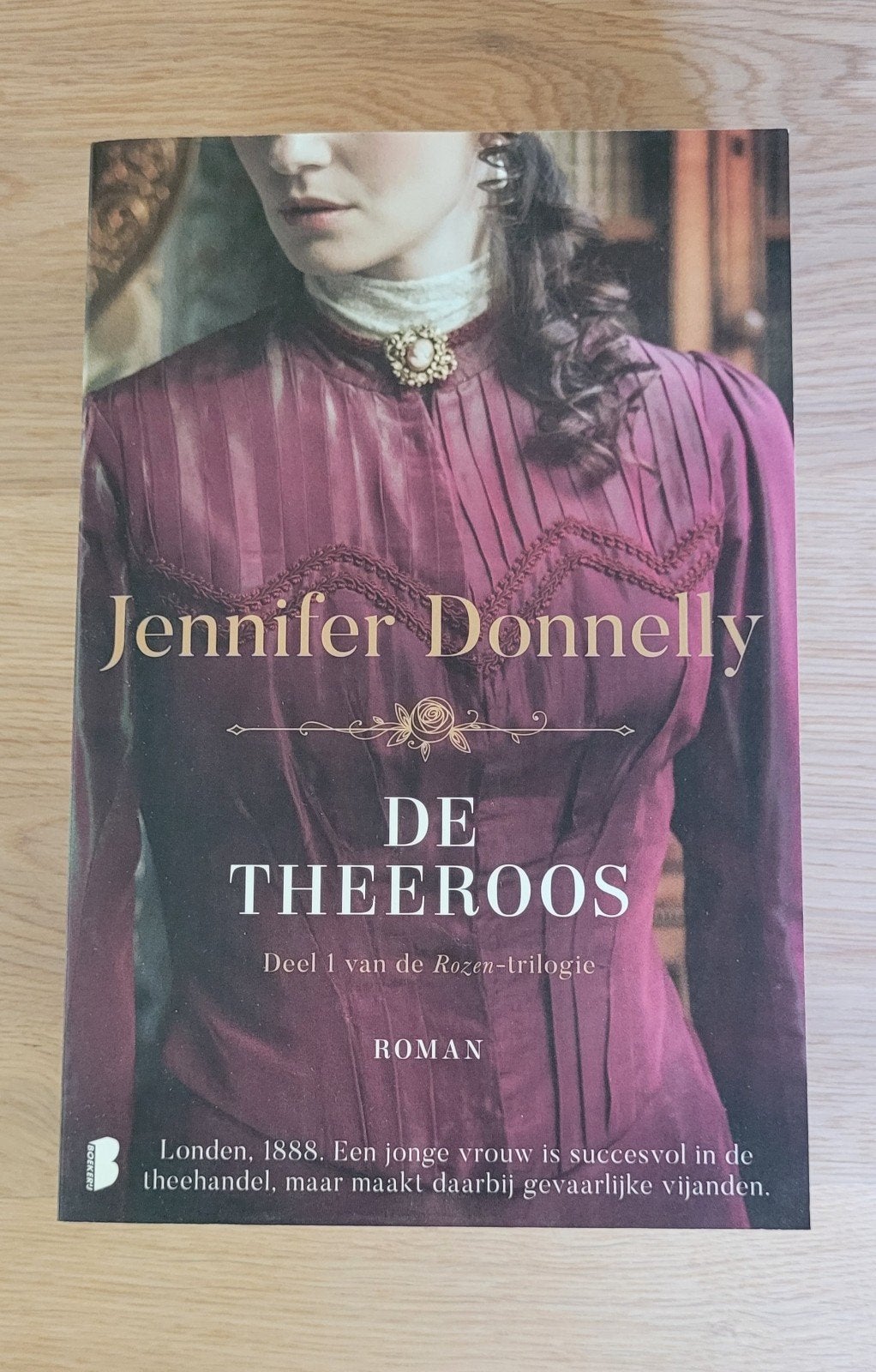 Jennifer Donnelly - De theeroos, Ophalen of Verzenden, Zo goed als nieuw, Jennifer Donnelly