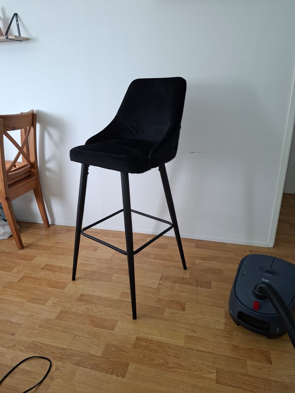 Barkruk/hoge stoel, Huis en Inrichting, 1 kruk, Ophalen, Zo goed als nieuw, 60 tot 90 cm