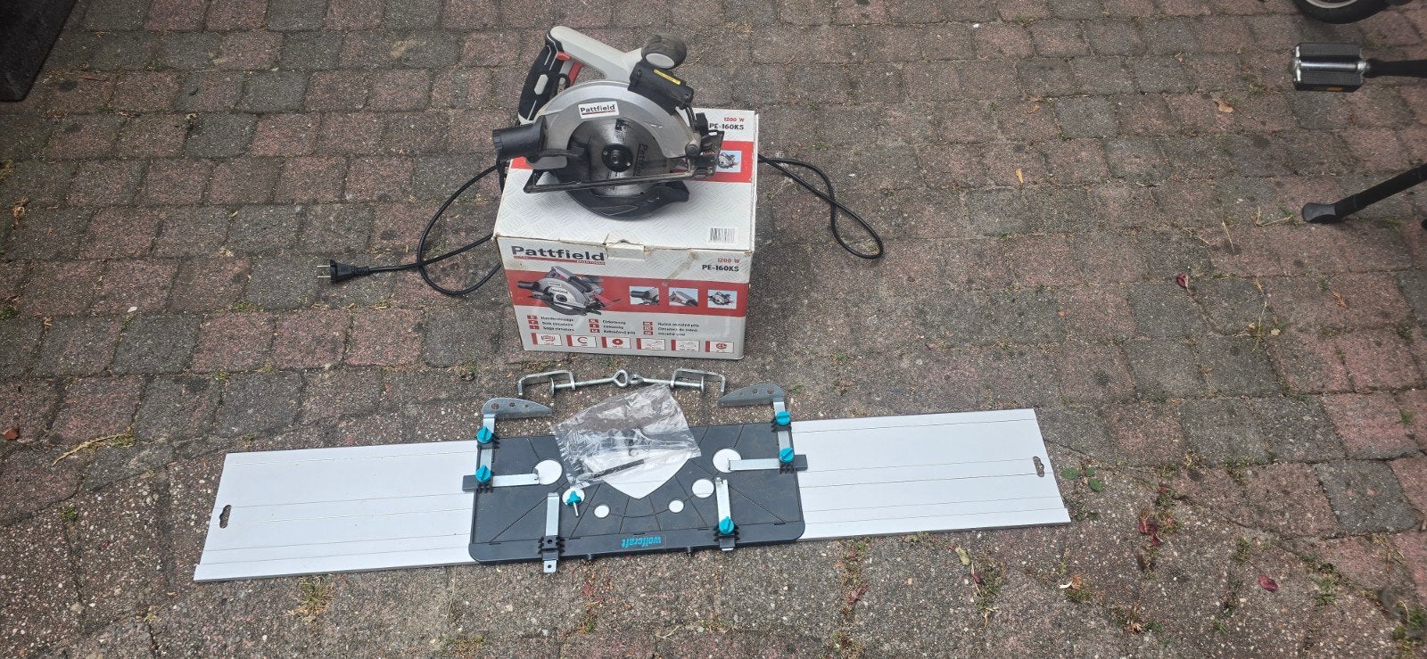 Pattfield Cirkelzaag (1200W) + Wolfcraft FKS 145 Geleiderail, Ophalen, 1200 watt of meer, Cirkelzaag, 30 tot 70 mm