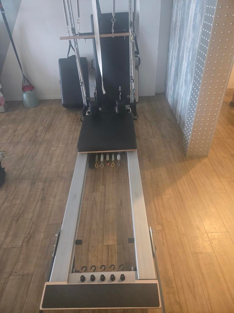 Pilates Reformer met toren gebruikt studio kwaliteit, Ophalen, Gebruikt