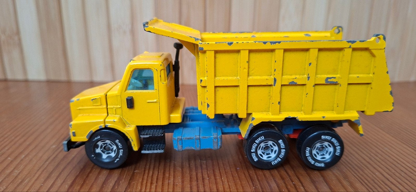 Siku Volvo Sandkipper - Vintage Speelgoed Vrachtwagen, Ophalen of Verzenden, Gebruikt, Auto