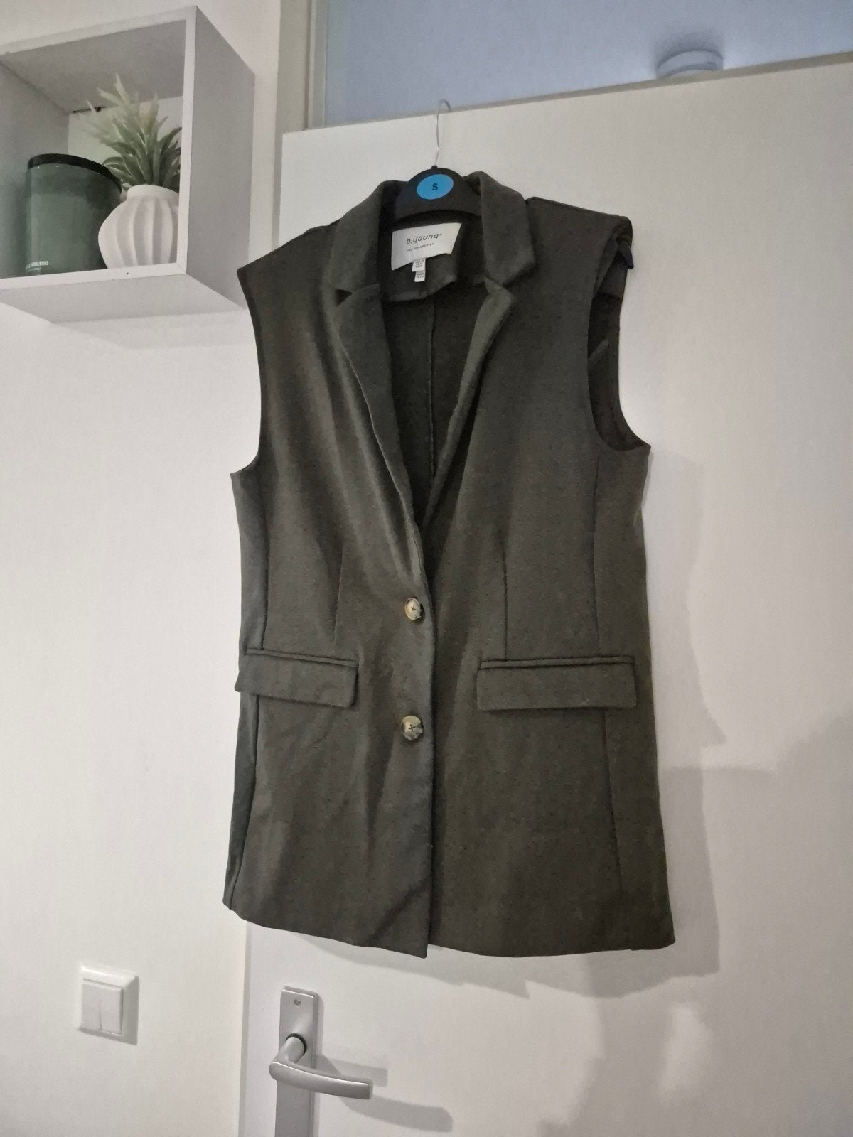 Stijlvol mouwloos jasje van B.Young, Kleding | Dames, Bodywarmers, Ophalen of Verzenden, Zo goed als nieuw, Maat 36 (S), Groen