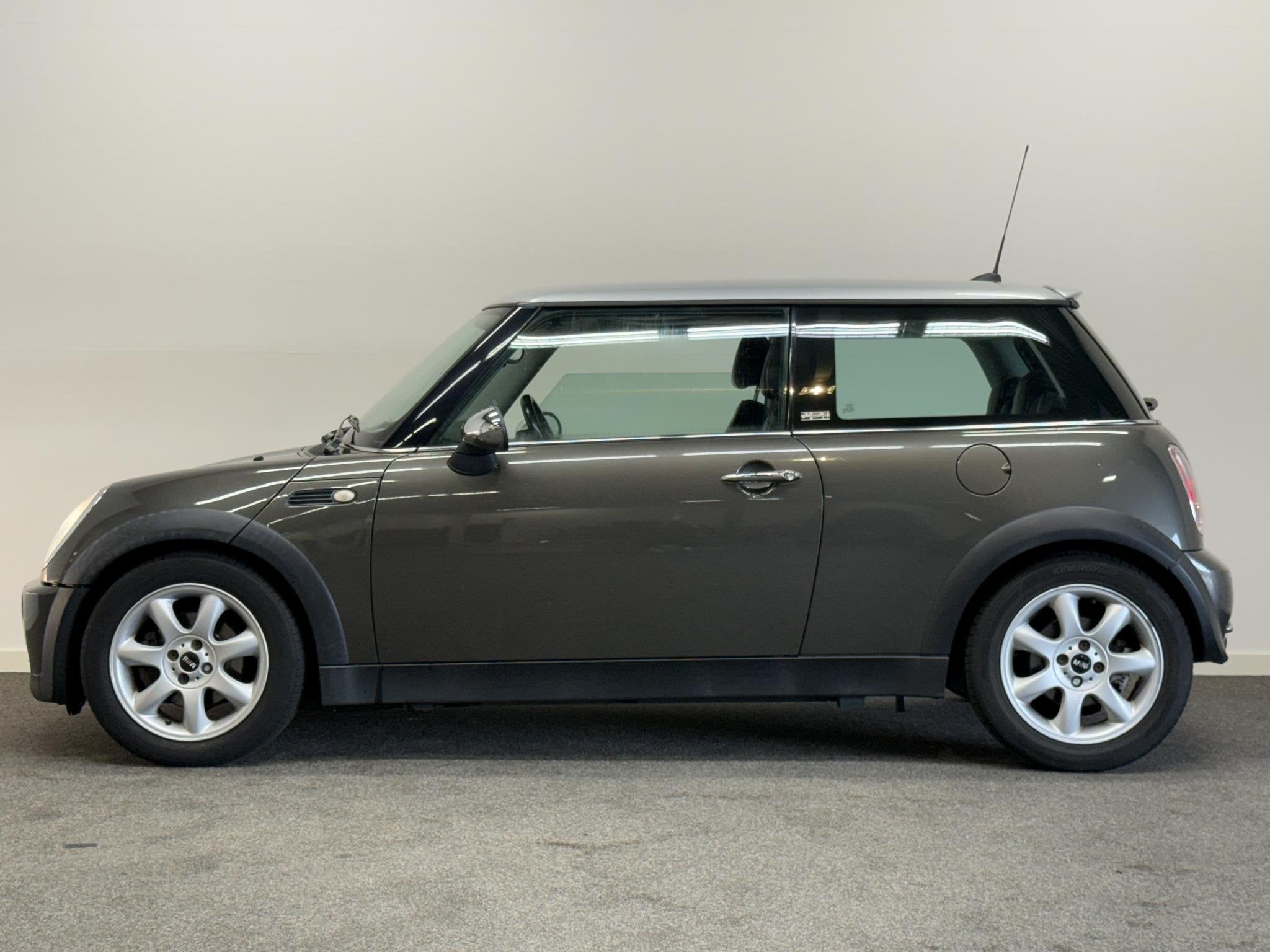 MINI 3-Deurs 1.6 Cooper Park Lane Lederen bekleding!, Auto's, Mini, Voorwielaandrijving, Gebruikt, Zwart, 4 cilinders