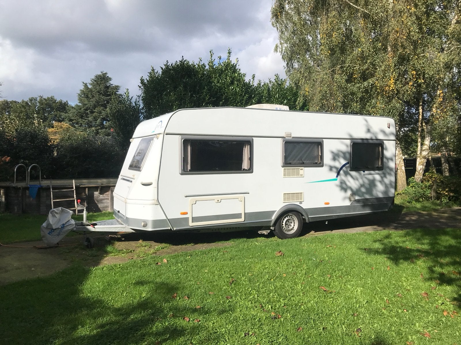 Hymer Eriba Nova 545 - Ruime en complete caravan, Caravans en Kamperen, Caravans, Particulier, tot en met 4, 1500 - 2000 kg, Rondzit