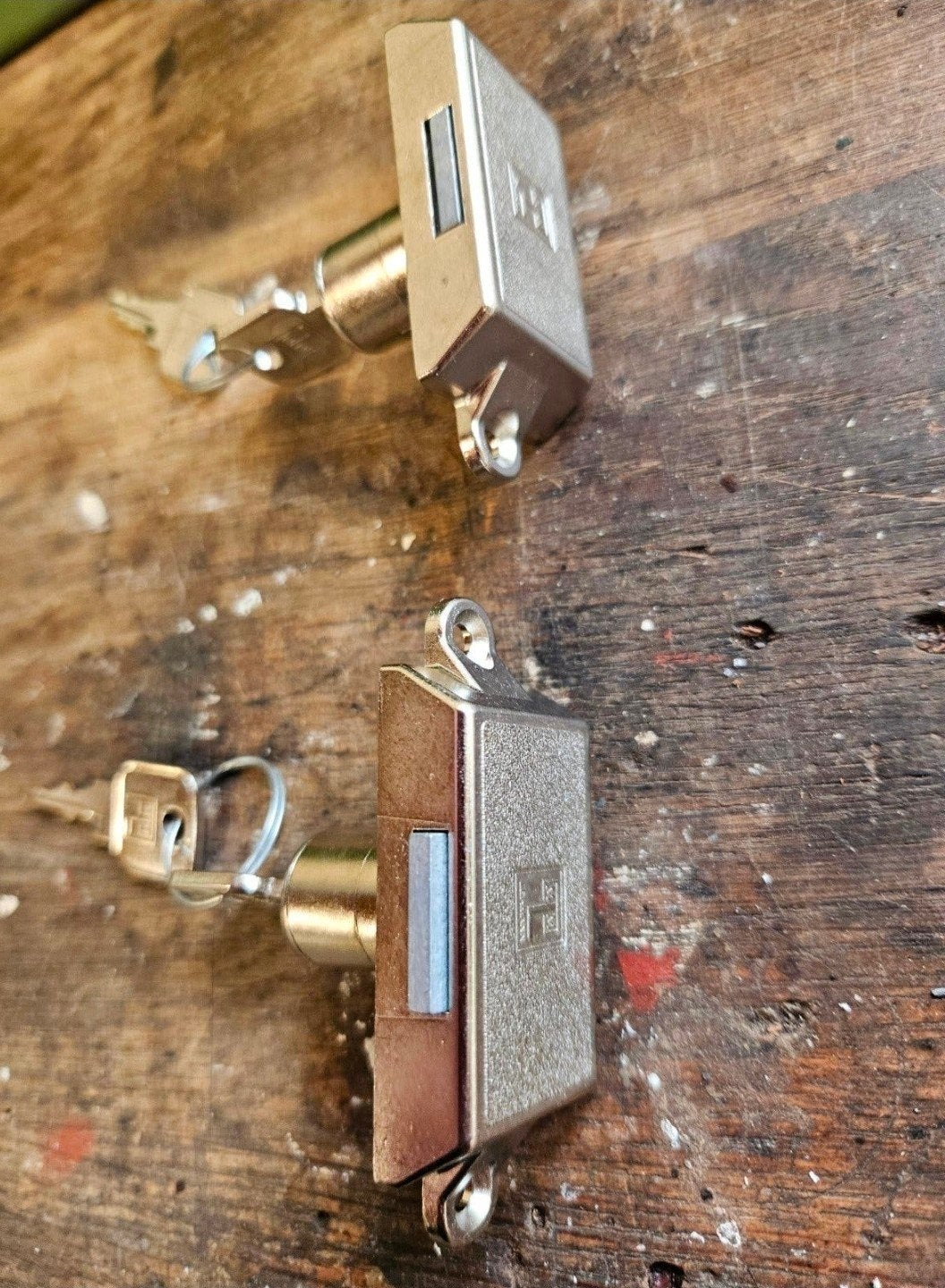 2x Kastslot met sleutel - Nieuw, Ophalen of Verzenden, Nieuw, Overige materialen, Slot
