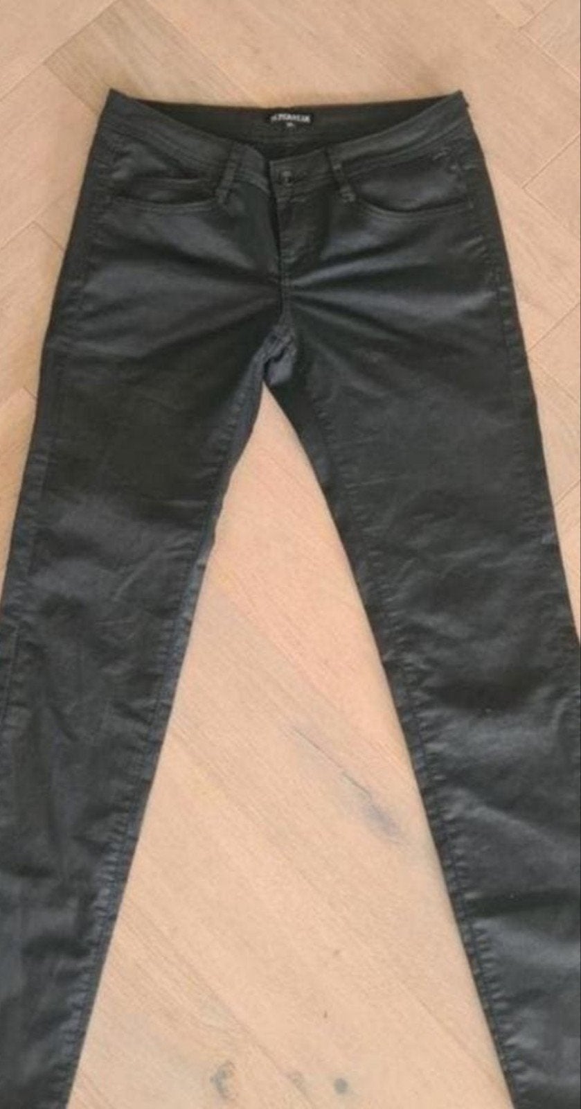 SPS Superstar zwarte broek, slim fit model met lichte glans, Kleding | Dames, Maat 38/40 (M), Zwart, Ophalen of Verzenden, Zo goed als nieuw