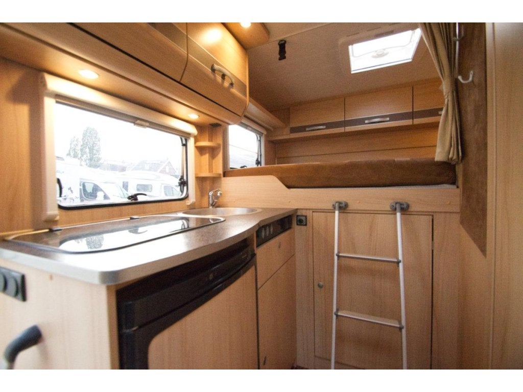 Sunlight T57 compacte halfintegraal met airco en dwars bed, Chemisch toilet, Standaard zit, Sunlight, Fiat