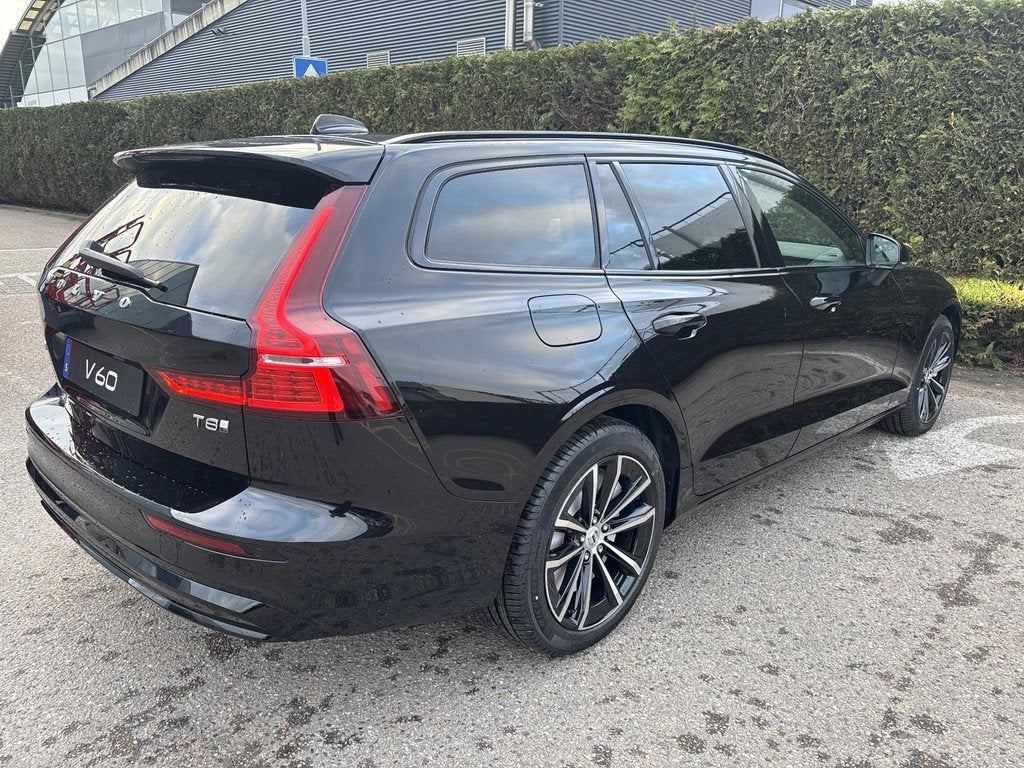 Volvo V60 T8 Plug-in hybrid AWD Plus Dark, Auto's, Volvo, Automaat, 4 cilinders, 180 min, Zwart