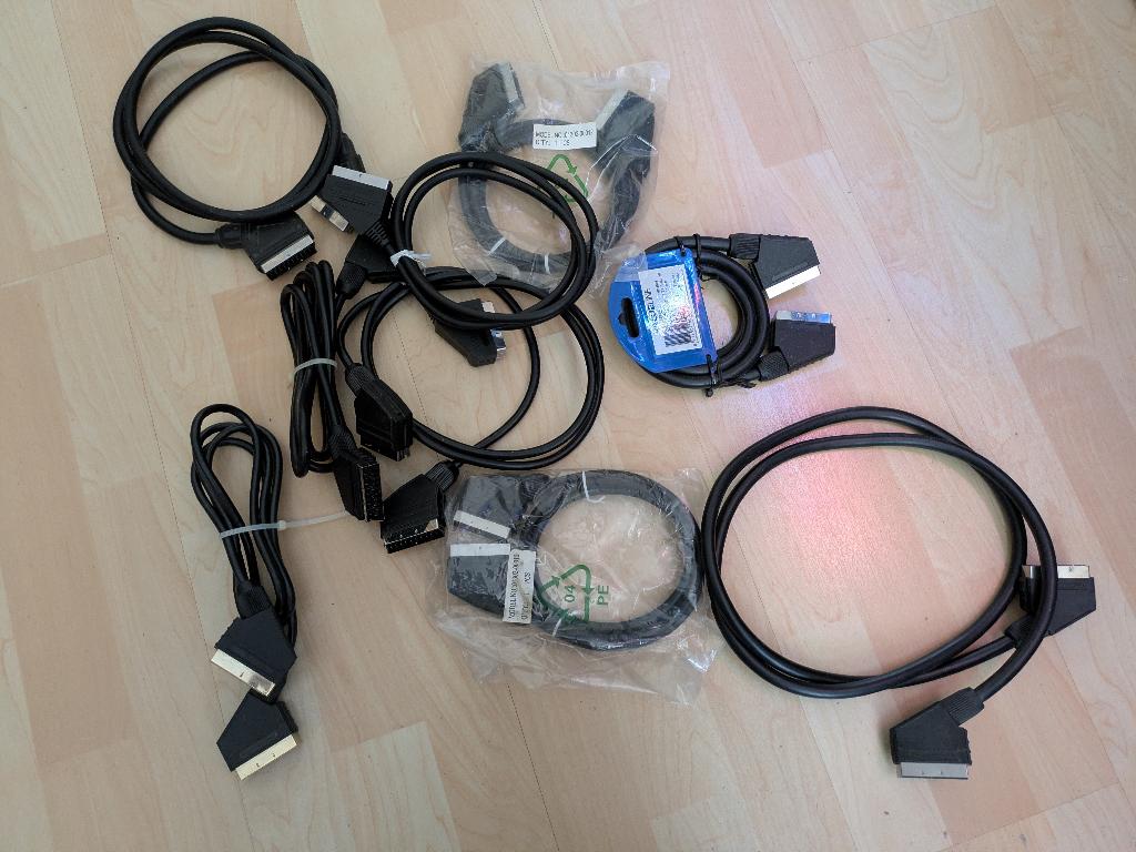 Partij van 9 scart kabels(oa nieuw)+scart->rca - alles 5.00, Ophalen of Verzenden, Nieuw, Minder dan 2 meter, Scartkabel