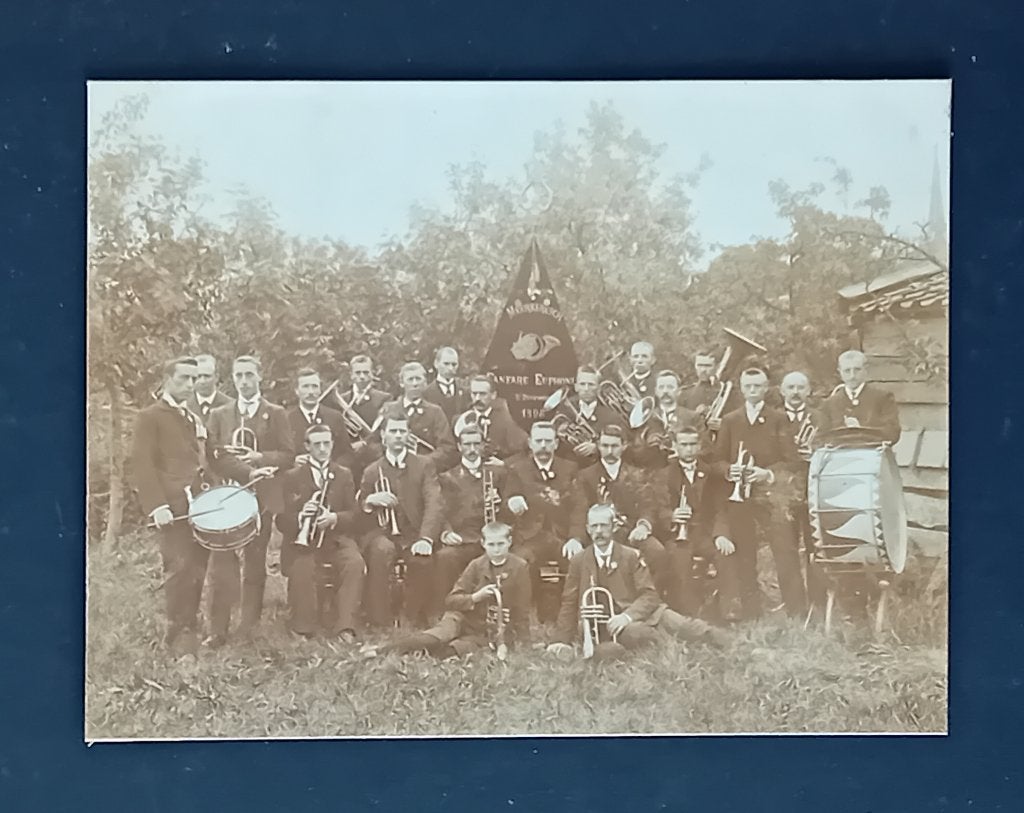 Historische foto Fanfare Euphonia uit Meerkerk, Verzamelen, Gebruikt, Foto, Ophalen of Verzenden, Voor 1940