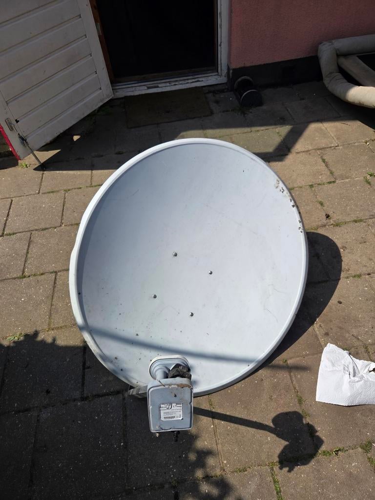 2x tv schotels 1 met 4 koppen en de ander 2 koppen, Audio, Tv en Foto, Schotelantennes, Ophalen, Gebruikt, (Schotel)antenne, Overige merken