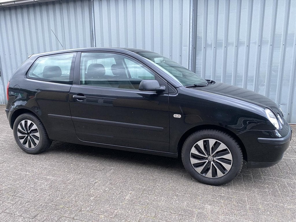 Volkswagen Polo 1.4 55KW APK 23/6-2026, Auto's, Volkswagen, Voorwielaandrijving, 4 cilinders, Zwart, Origineel Nederlands