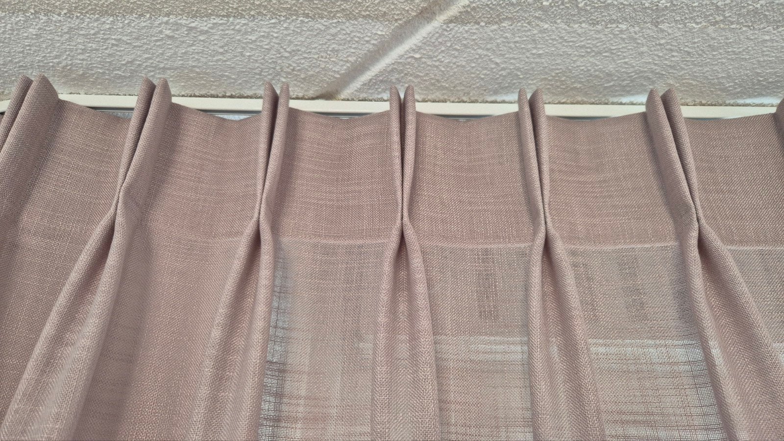 In between gordijn Taupe 200cm breed x 240 cm hoog, Huis en Inrichting, Stoffering | Gordijnen en Lamellen, Ophalen, 200 cm, Gordijn