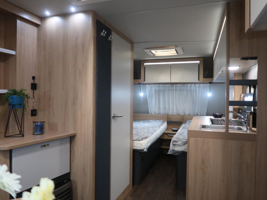 Knaus Sport 460 EU, 5 tot 6 meter, Knaus, Schokbreker, 2 aparte bedden