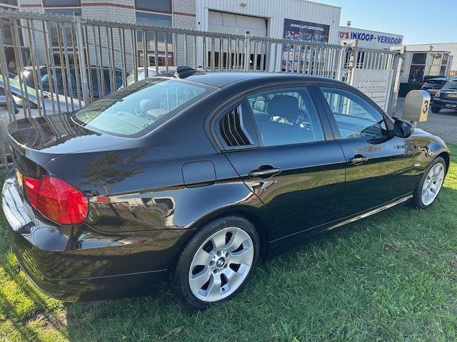BMW 3-serie 318i Business Line, Auto's, Euro 5, Achterwielaandrijving, Zwart, Bedrijf