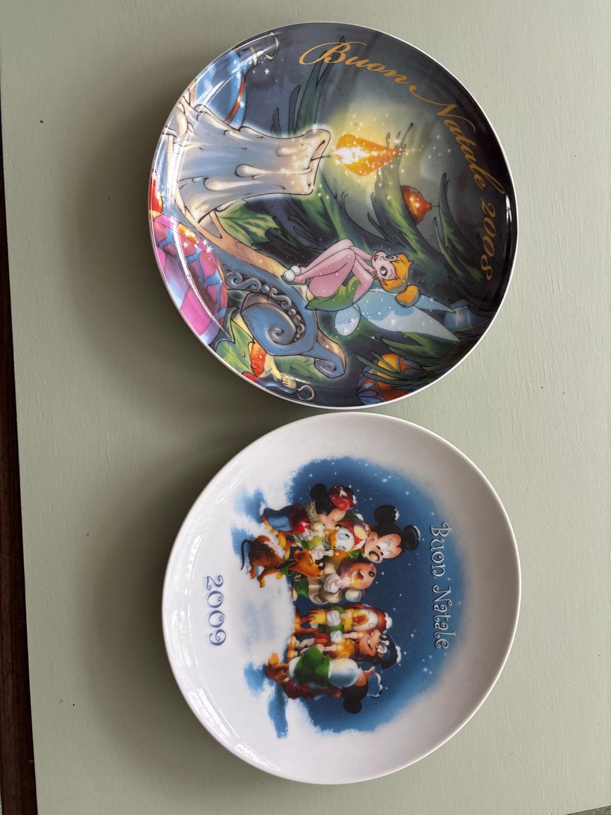Disney Kerstborden 2008 & 2009 - Tinkerbell & Mickey, Ophalen of Verzenden, Mickey Mouse, Zo goed als nieuw, Servies