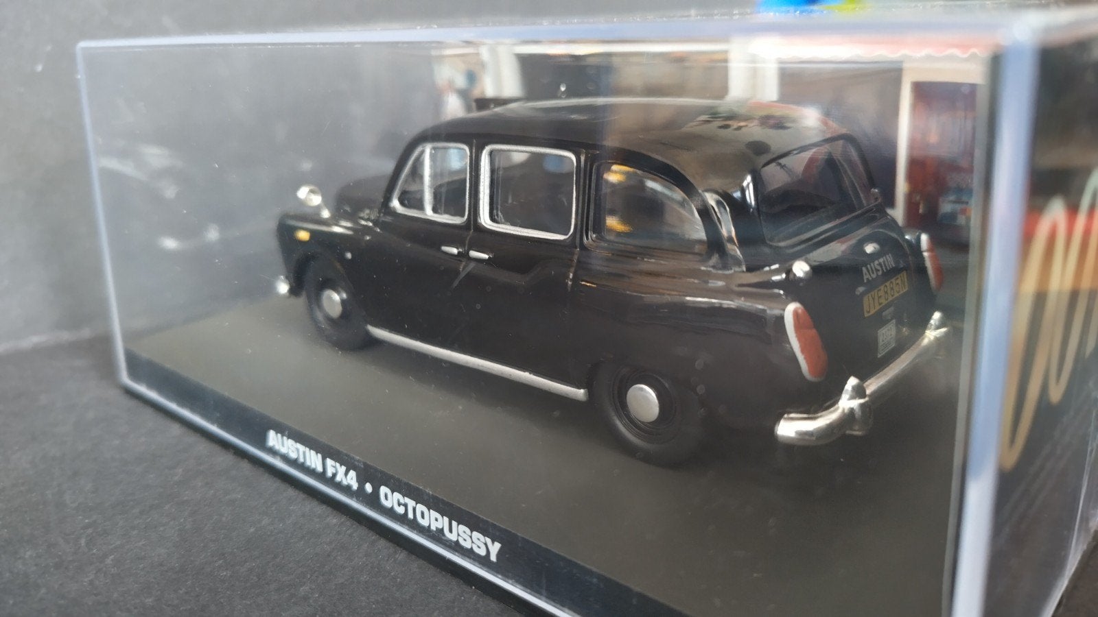 Austin FX 4 1:43 James Bond 007 Octopussy Pol, Overige merken, Auto, Verzenden, Nieuw