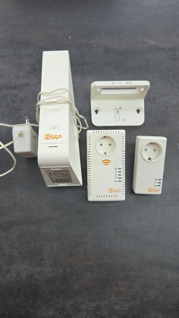 Ziggo WiFi booster / Powerline adapters set, Computers en Software, Ophalen of Verzenden, Gebruikt, Ziggo