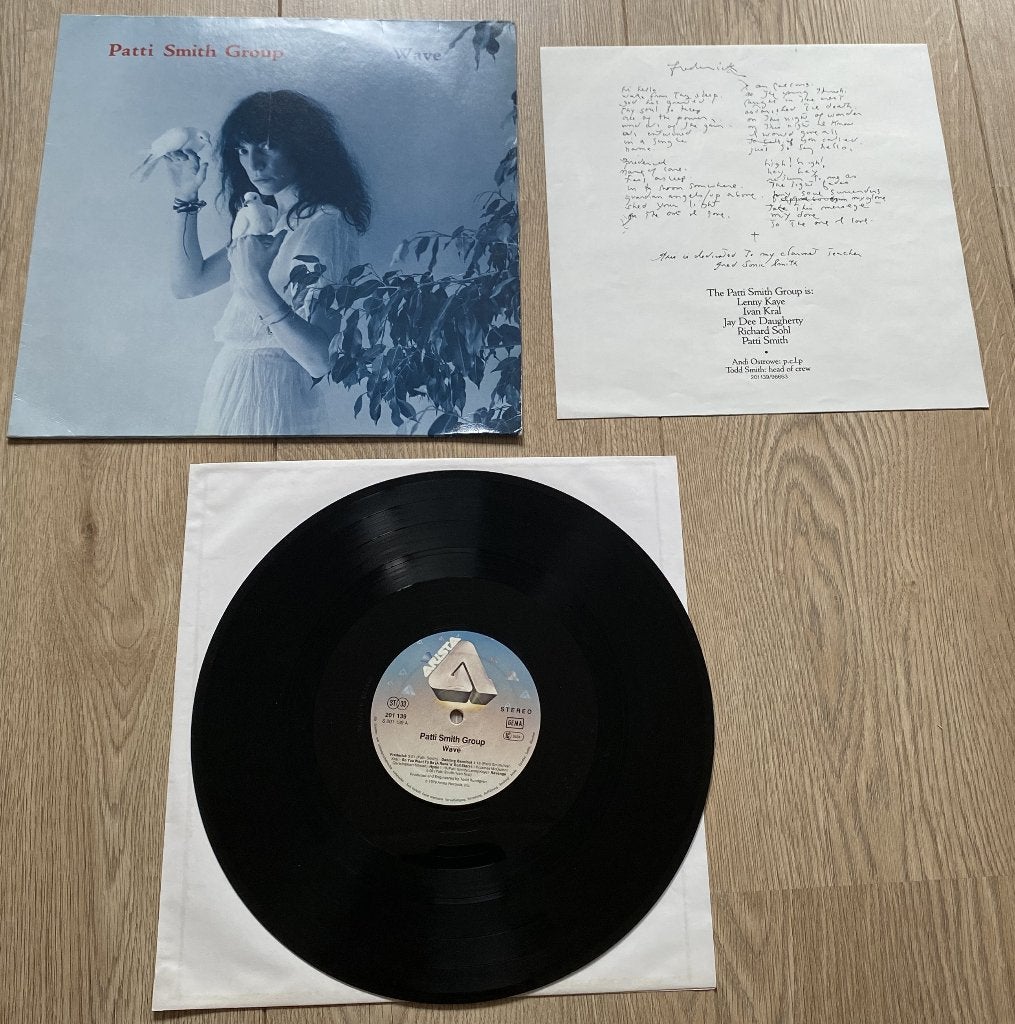 Leuke LP Patti Smith Group - Wave, Cd's en Dvd's, Vinyl | Rock, LP, Ophalen of Verzenden, Zo goed als nieuw, Inclusief binnenhoes