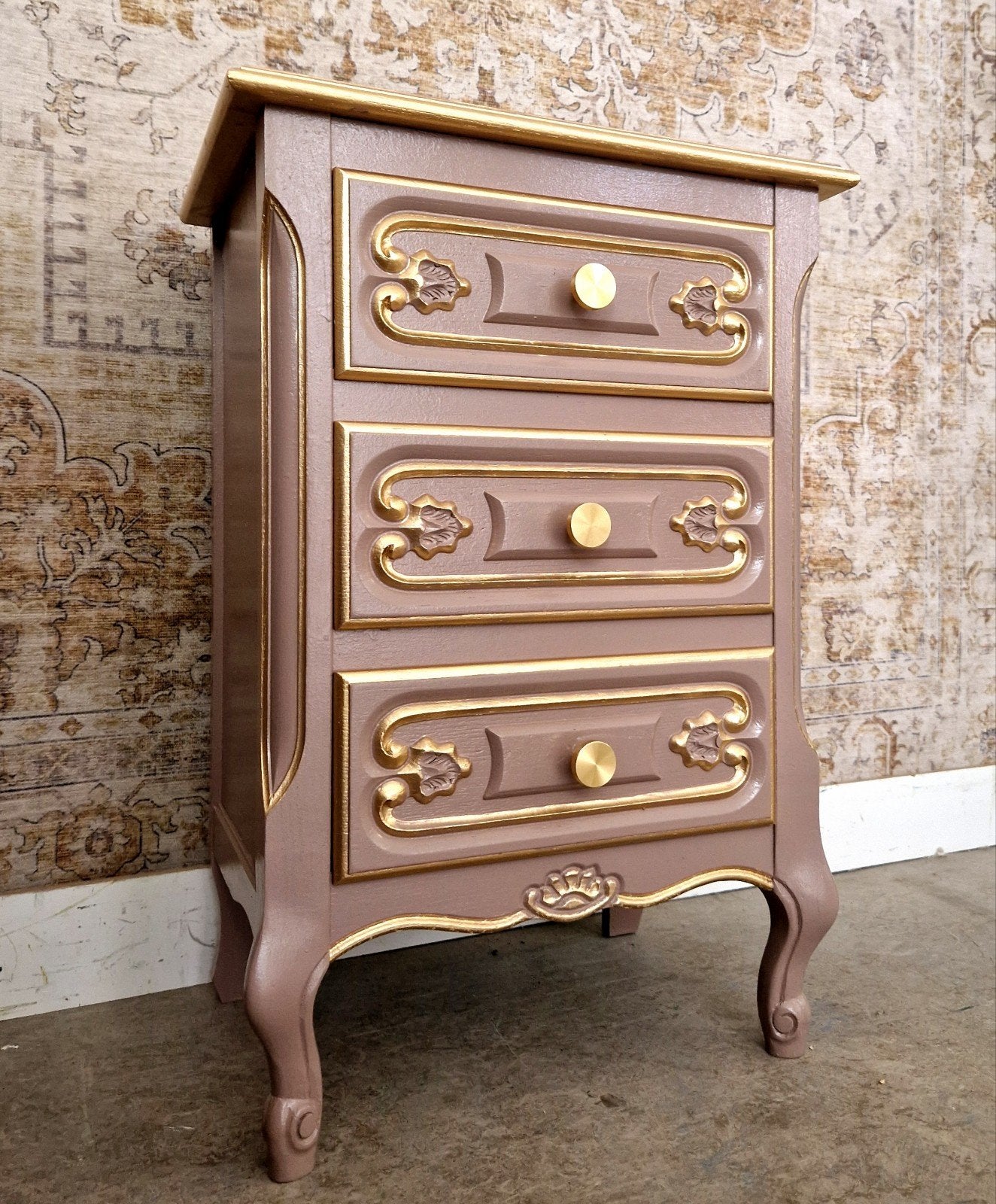 Queen Anne vintage kastje in roze en goud, Huis en Inrichting, Mina Donyavi Meubels, Ophalen of Verzenden, Zo goed als nieuw, 5363st