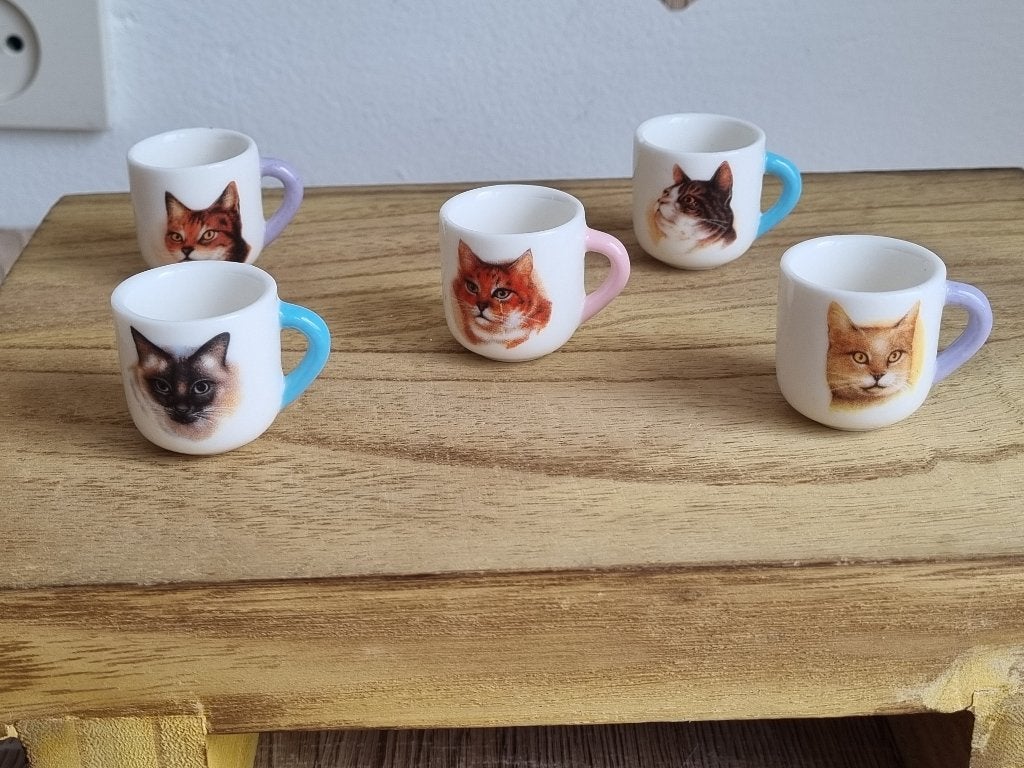 5 Mooie Vintage Miniatuur Kopjes Katten Letterbak Poppenhuis, Verzenden, Gebruikt, Porselein, Overige typen