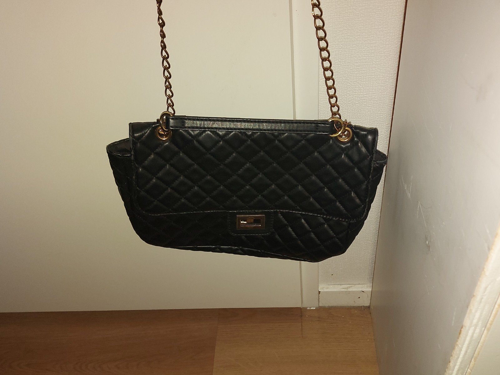 leuke  tas., Sieraden, Tassen en Uiterlijk, Tassen | Damestassen, Verzenden, Zo goed als nieuw, Zwart, Schoudertasje