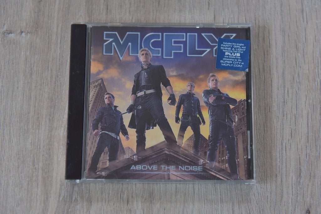 MCFLY -- ABOVE THE NOISE   11 geweldige nummers, Verzenden, Inclusief doosje, Zo goed als nieuw, Indie