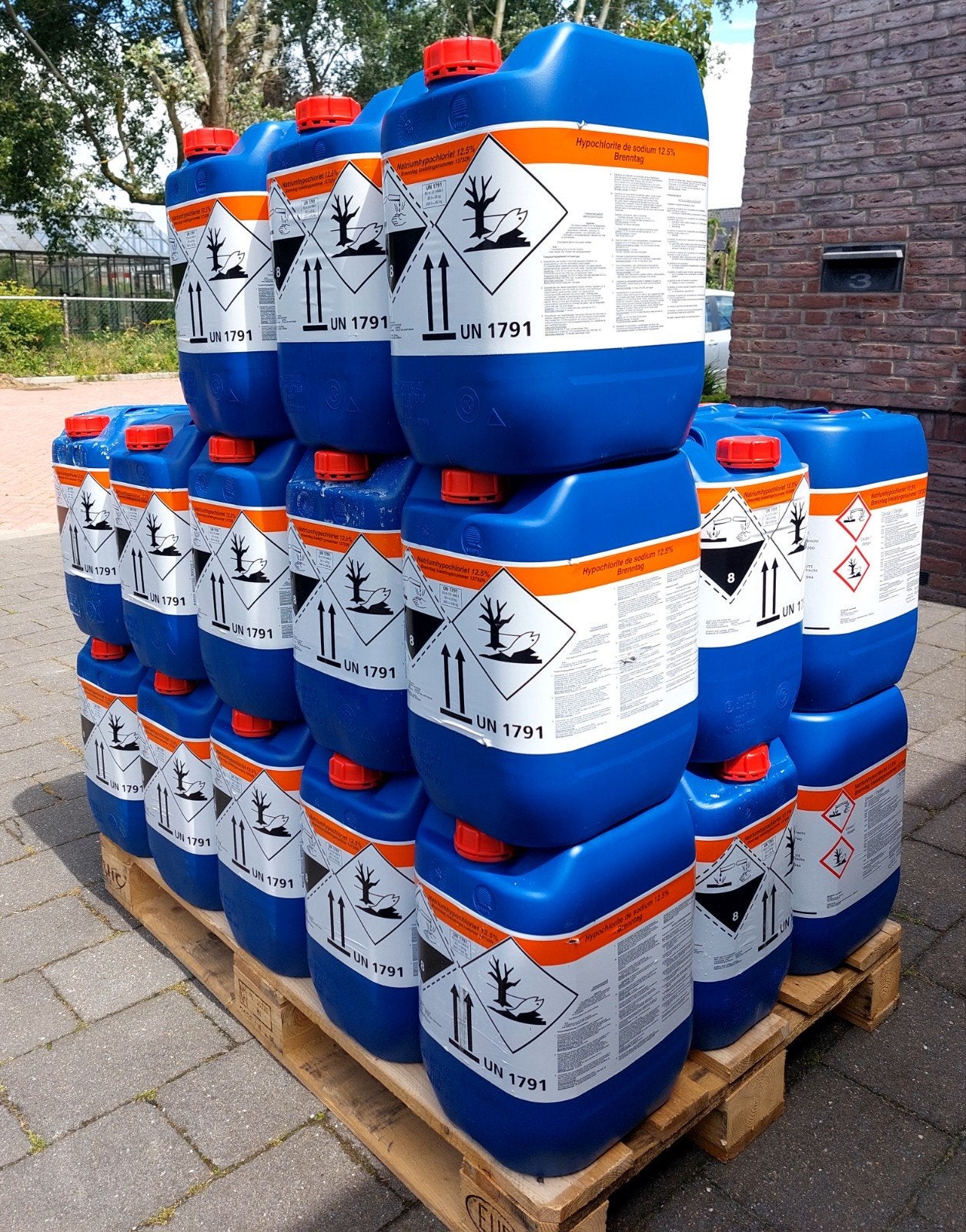 Zwembadchloor effecienter en veiliger dan tabletten, Eén persoon