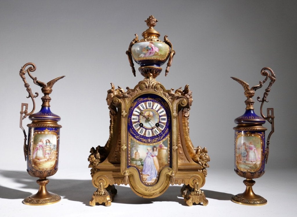 Antieke verguld bronzen Sevres pendule garnituur, Ophalen
