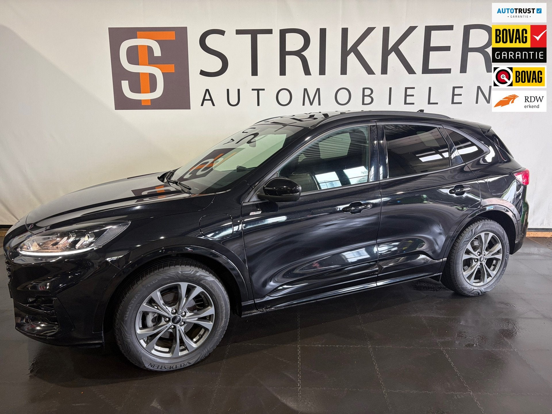 Ford Kuga 2.5 PHEV ST-Line, Auto's, Gebruikt, 4 cilinders, Zwart, Plug-in hybride