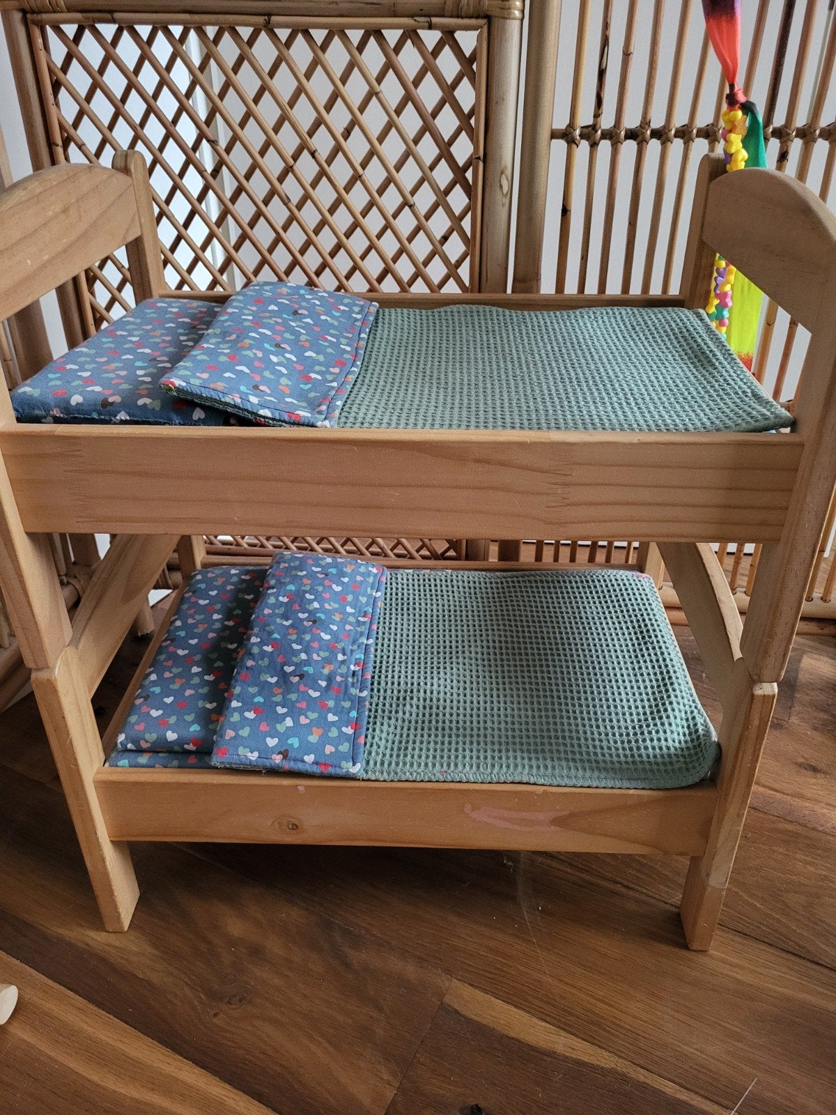 Houten poppen stapelbed met accessoires, Kinderen en Baby's, Speelgoed | Poppen, Ophalen, Gebruikt, Babypop