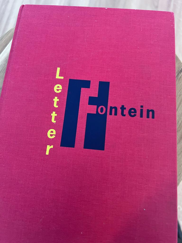 Letterfontein - Boek over typografie en letterontwerp, Boeken, Ophalen of Verzenden, Gelezen, Overige onderwerpen