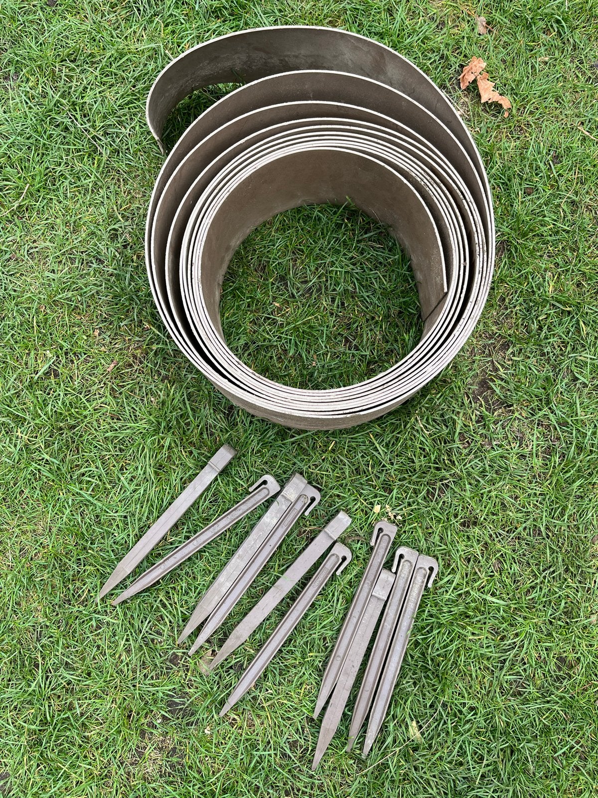 Tuinafscheiding/Borderrol met grondpennen, Kunststof, Gebruikt, 25 cm of meer, 200 cm of meer