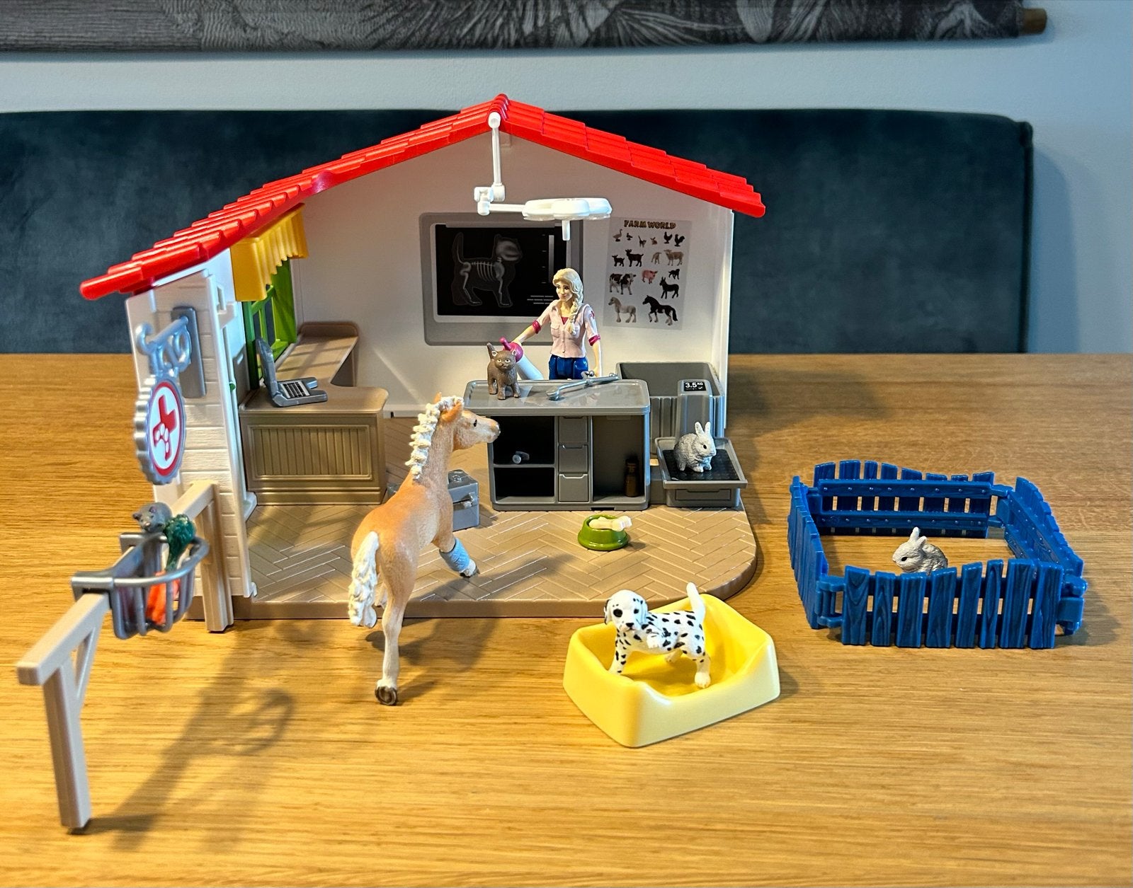 Schleich Farm World Dierenartspraktijk met accessoires, Ophalen of Verzenden, Zo goed als nieuw