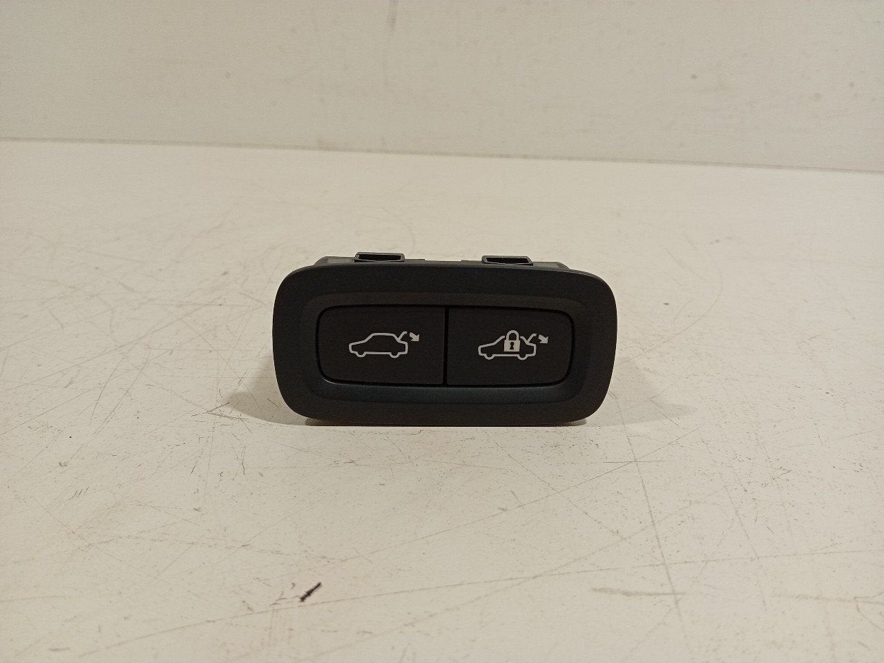 Kofferdeksel schakelaar Volvo XC40, Onderdelen@venauto.nl, Van der Ven Autorecycling B.V., Gebruikt, Ettenseweg 76, 4706 PB Roosendaal, The Netherlands