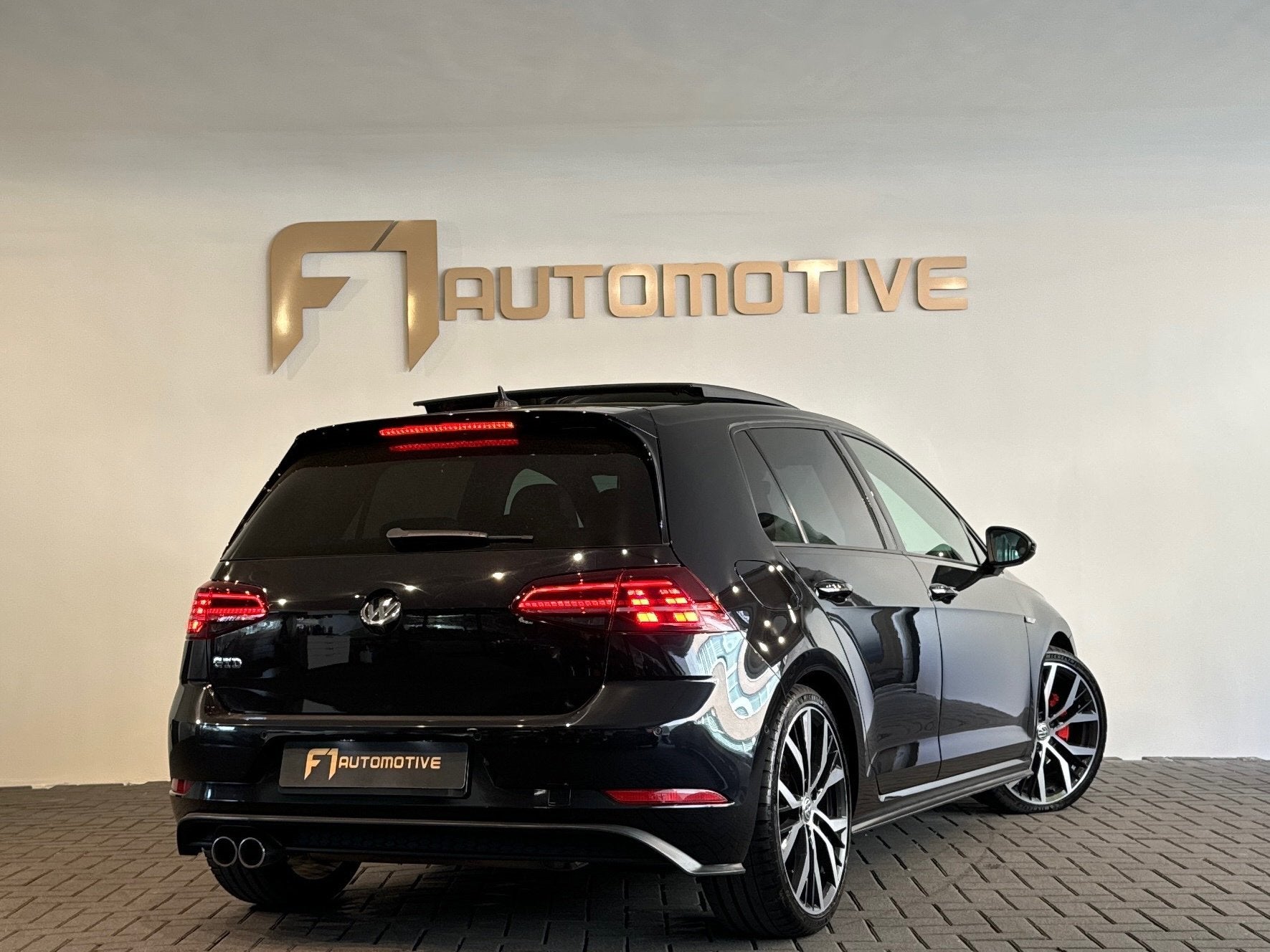 Volkswagen Golf 2.0 TDI GTD Pano|Keyless|Dynaudio|Leer|Sfeer, Gebruikt, Zwart, Leder, Bedrijf