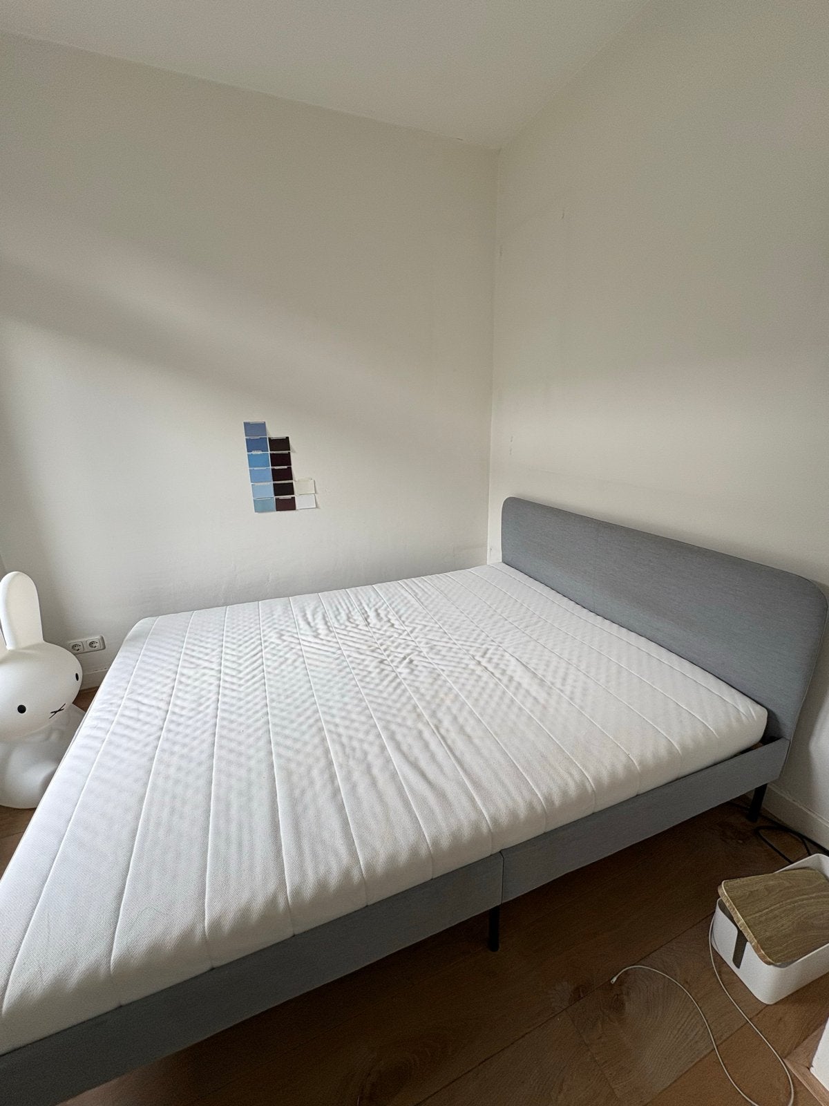IKEA bed met matras - 160x200 cm, Huis en Inrichting, Ophalen, Tweepersoons, Zo goed als nieuw, 200 cm