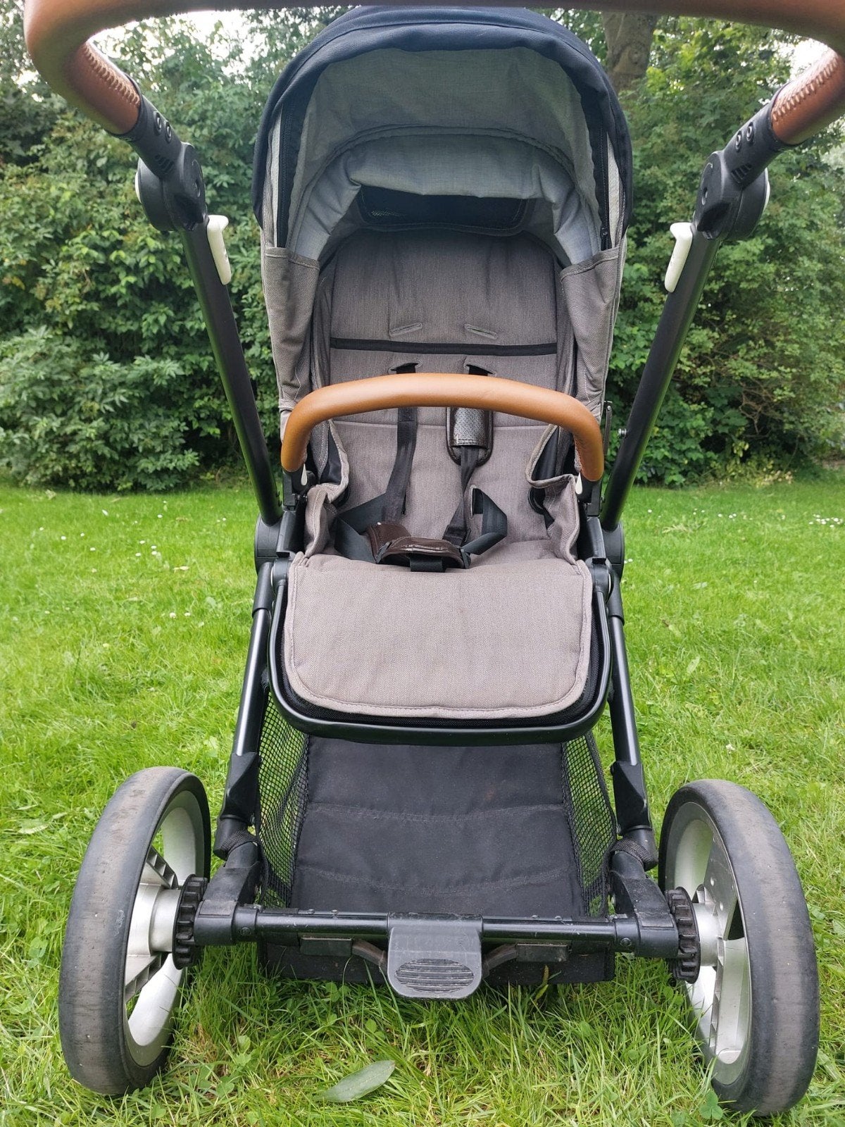 Mutsy Evo Urban Grey Combiwagen met Reiswieg en Accessoires, Kinderen en Baby's, Ophalen, Zo goed als nieuw, Combiwagen, Met autostoeltje