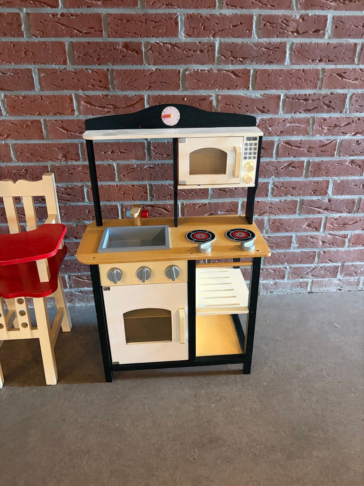 Houten Speelkeuken met Eettafel voor Pop - Conditie 6/10, Kinderen en Baby's, Speelgoed | Speelkeukens, Ophalen, Gebruikt, Hout