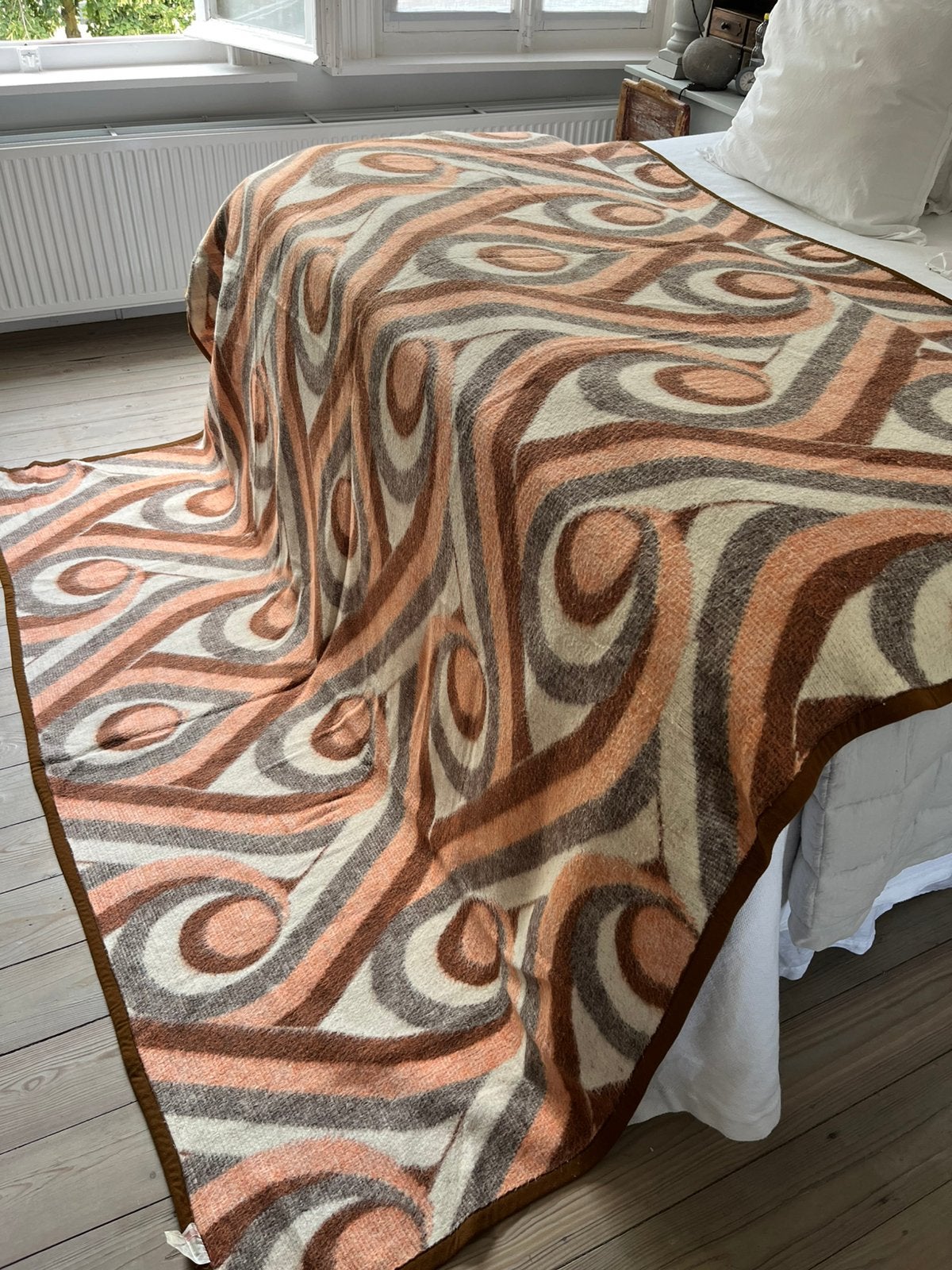 AUTHENTIEK VINTAGE RETRO JAREN 70 DEKEN WOONDEKEN SUPER, Woondeken, Ophalen of Verzenden, Zo goed als nieuw, Viscose
