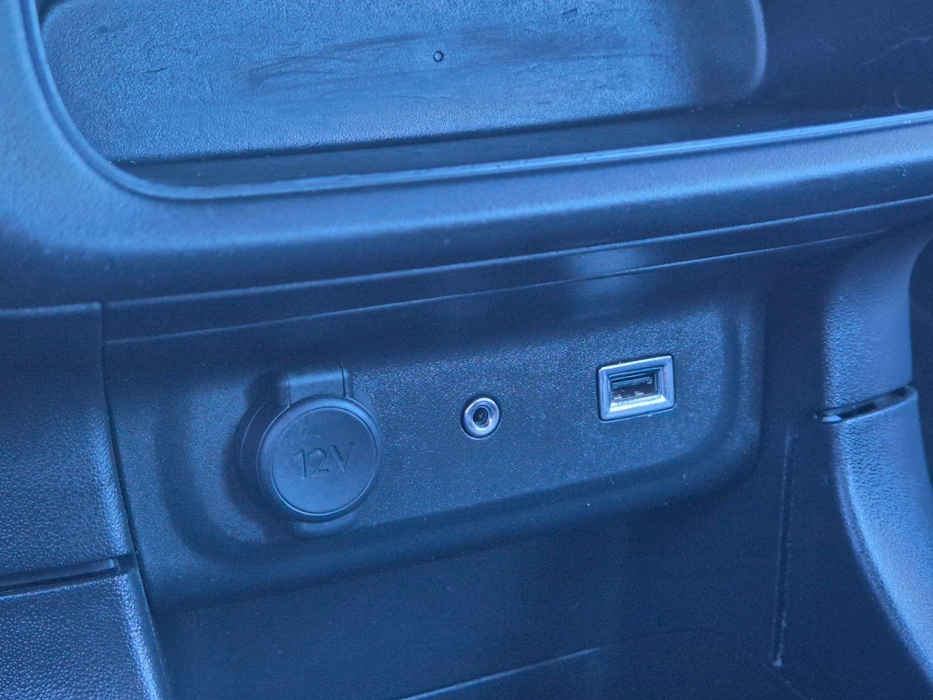 Foto 17 van Citroen C3 1.2 PureTech Shine New D-Riem Camera Carplay Stoe