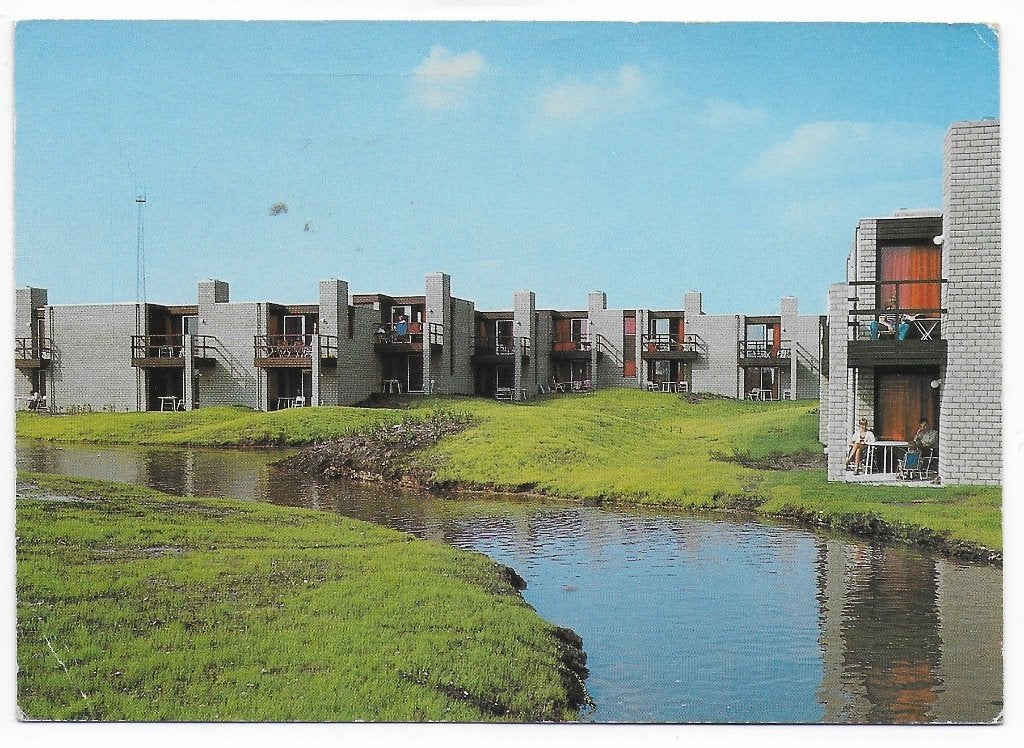 Flevoland De Eemhof bungalowpark gelopen Ansichtkaart (B2560, Ophalen of Verzenden, 1980 tot heden, Gelopen