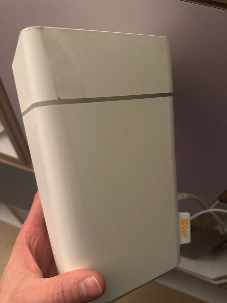 Ziggo Connectbox Giga, Computers en Software, Routers en Modems, Ophalen of Verzenden, Gebruikt, Router met modem
