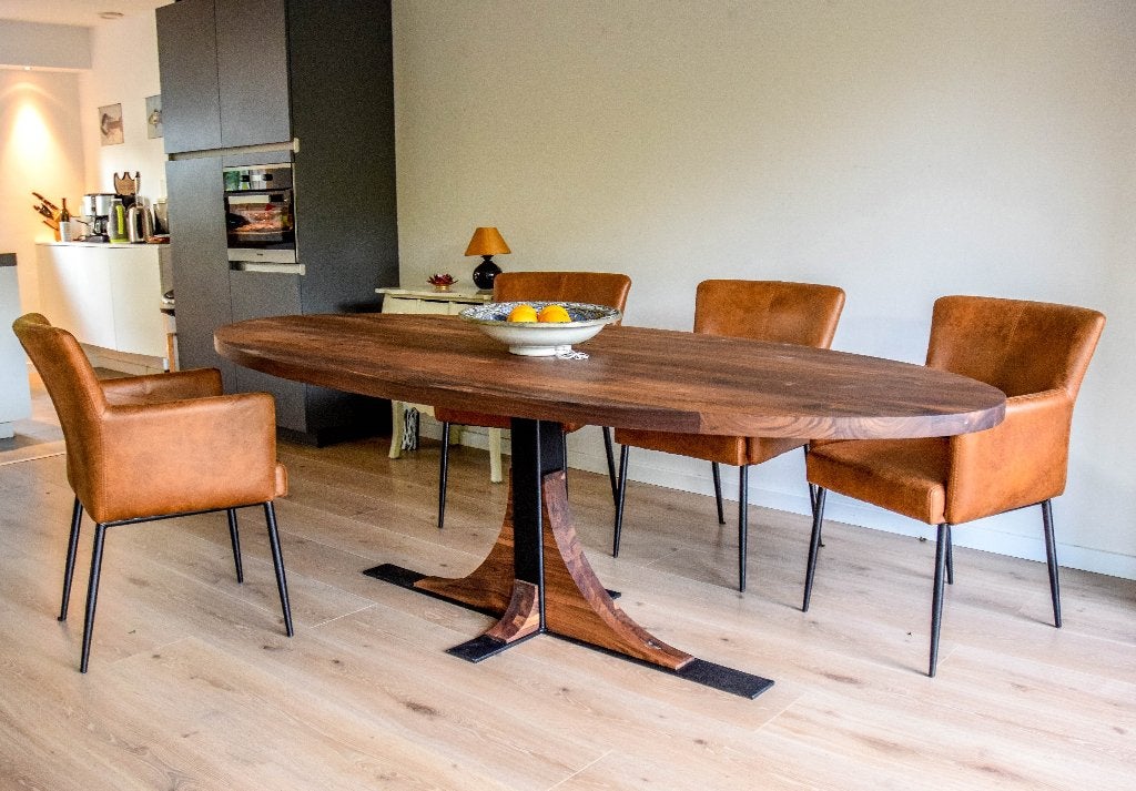 Unieke Ovale Notenhouten Tafel FRJEMD –Ambacht uit Friesland, Huis en Inrichting, Tafels | Eettafels, Nieuw, 100 tot 150 cm, 200 cm of meer