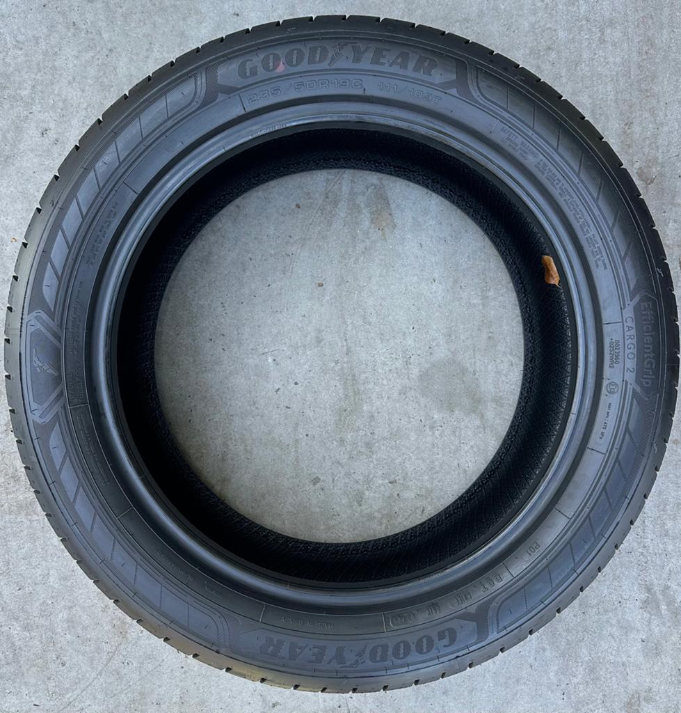 4 Stuks Goodyear 235 50 19 C Zomerbanden Inclusief Montage, Auto-onderdelen, Banden en Velgen, 19 inch, Cargo Zomerbanden, Bestelwagen