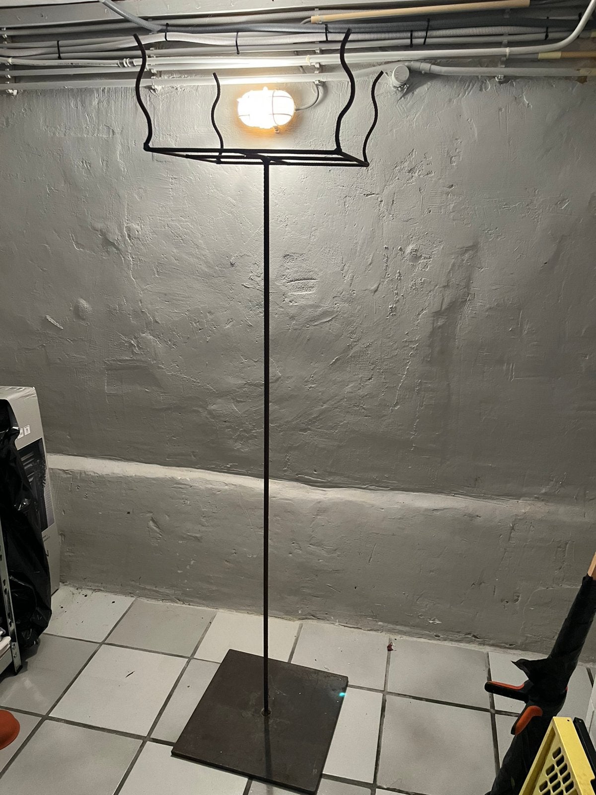 hoge metalen standaard voor decoratie, Huis en Inrichting, Woonaccessoires | Zuilen en Pilaren, Ophalen, Zo goed als nieuw