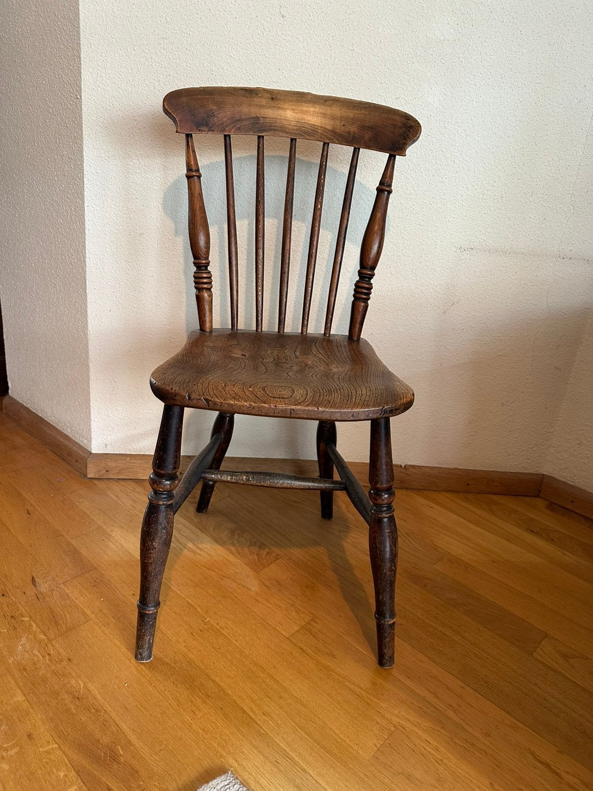 Oude houten Windsor spijlenstoel met mooie patina, Ophalen