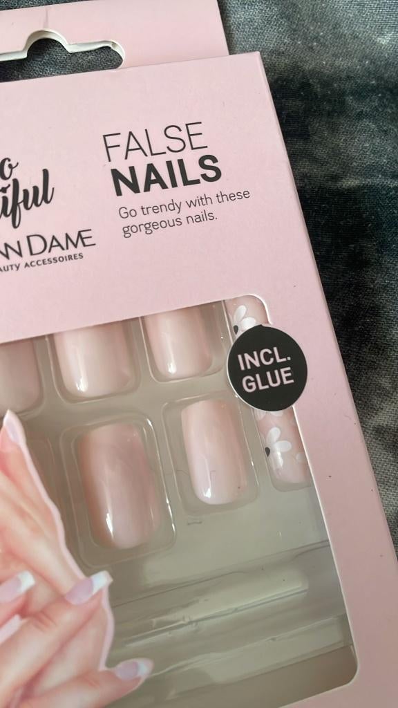 nep nagels zonder lijm  verzendkosten kunnen lager uitvalle, Ophalen of Verzenden, Nieuw, Handen en Nagels